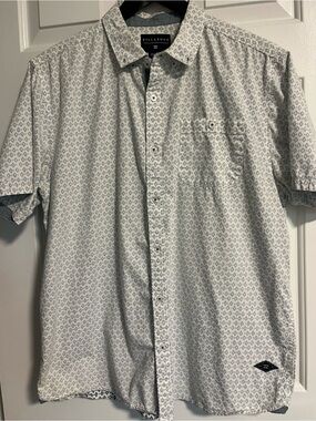 Billabong White Short Sleeve Button-Up with Gray Geometric Print Size XL